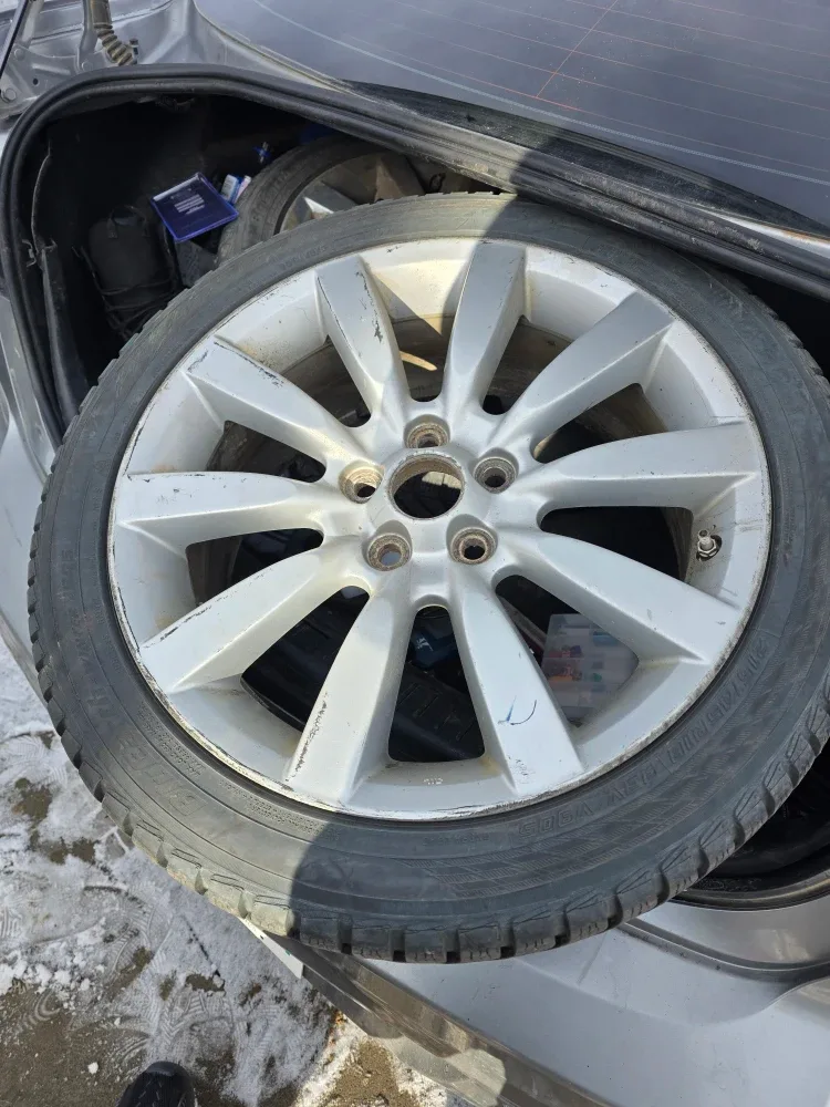2 18" Aluminum Alloy Mitsubishi rims and good winter tires
