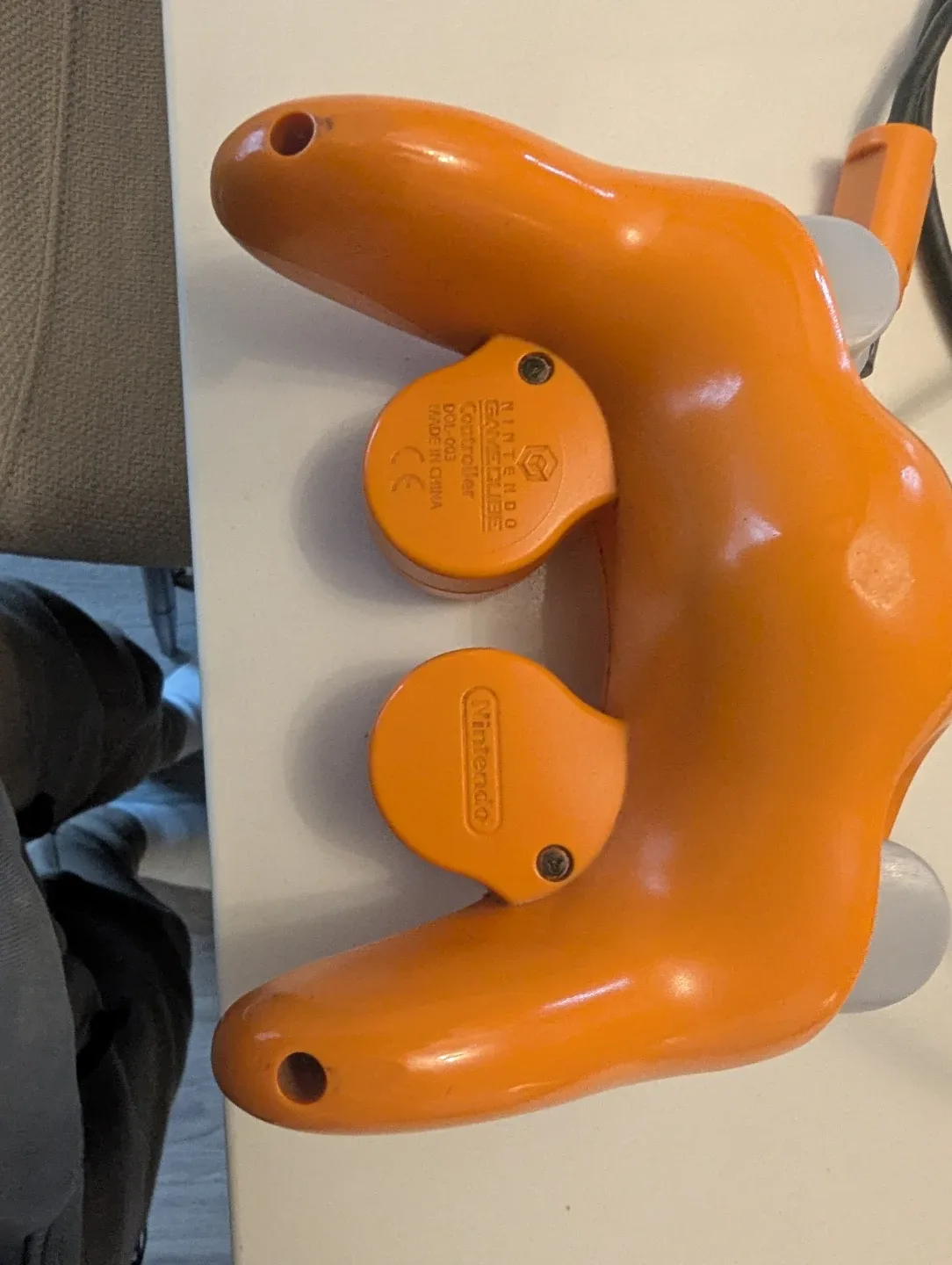 Gamecube controller Orange. image indicator(4)
