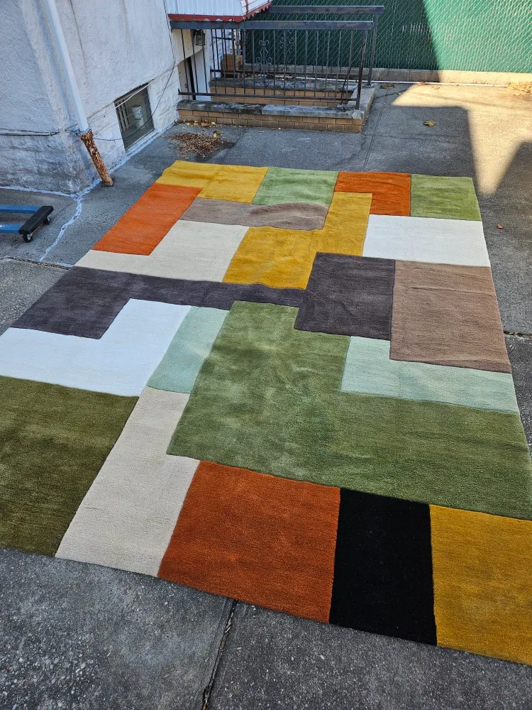 Beautiful NEW large 10x14 handmade wool rug