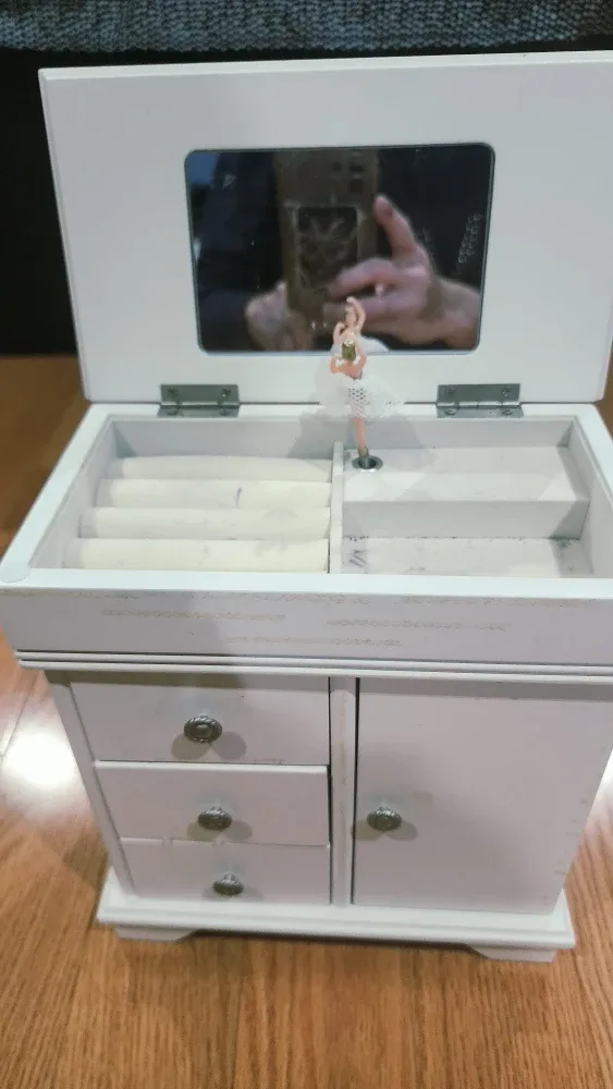 White Jewelry Box with Ballerina image indicator(2)