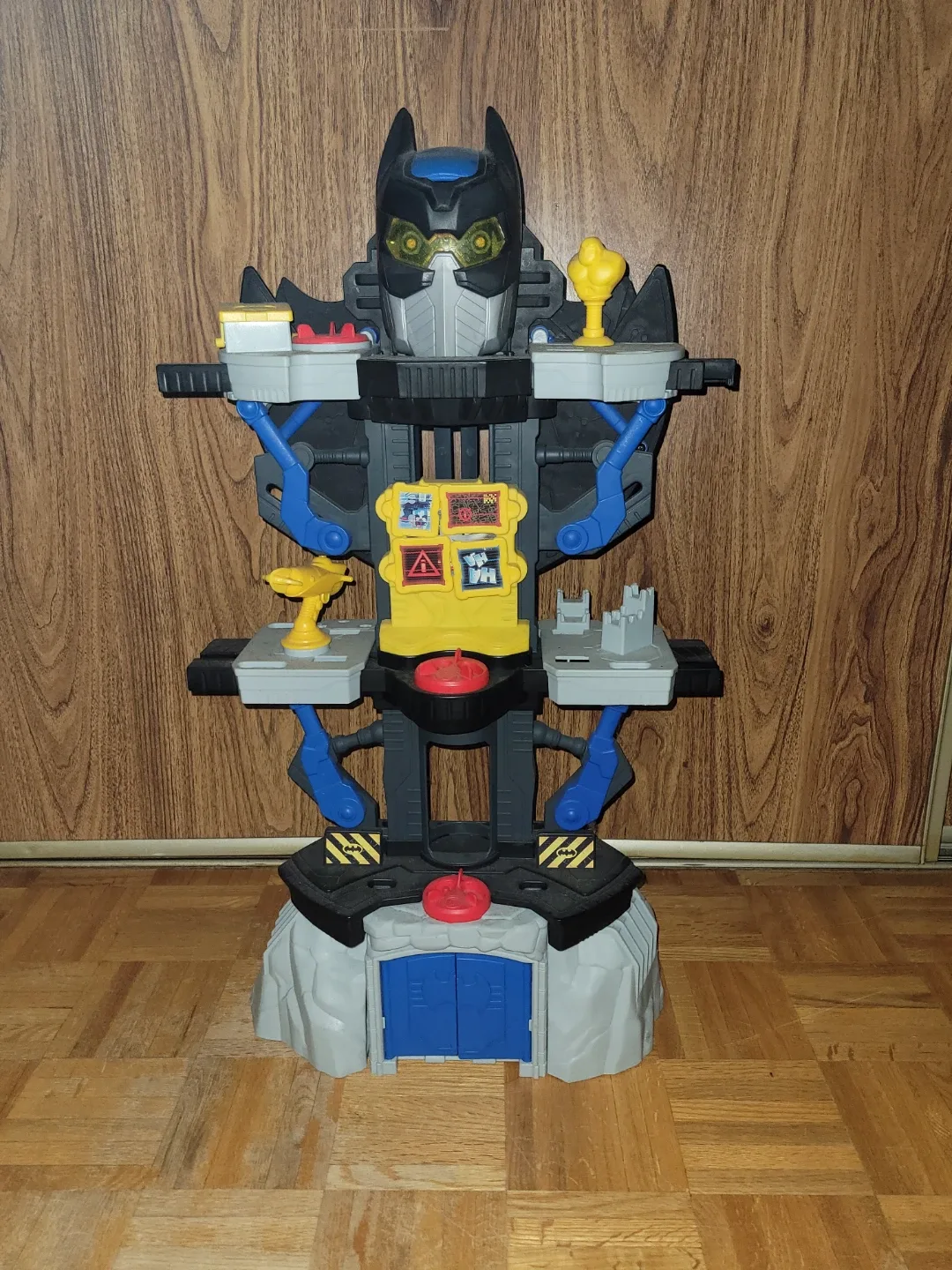 Batman Bat-Tech Batcave Playset