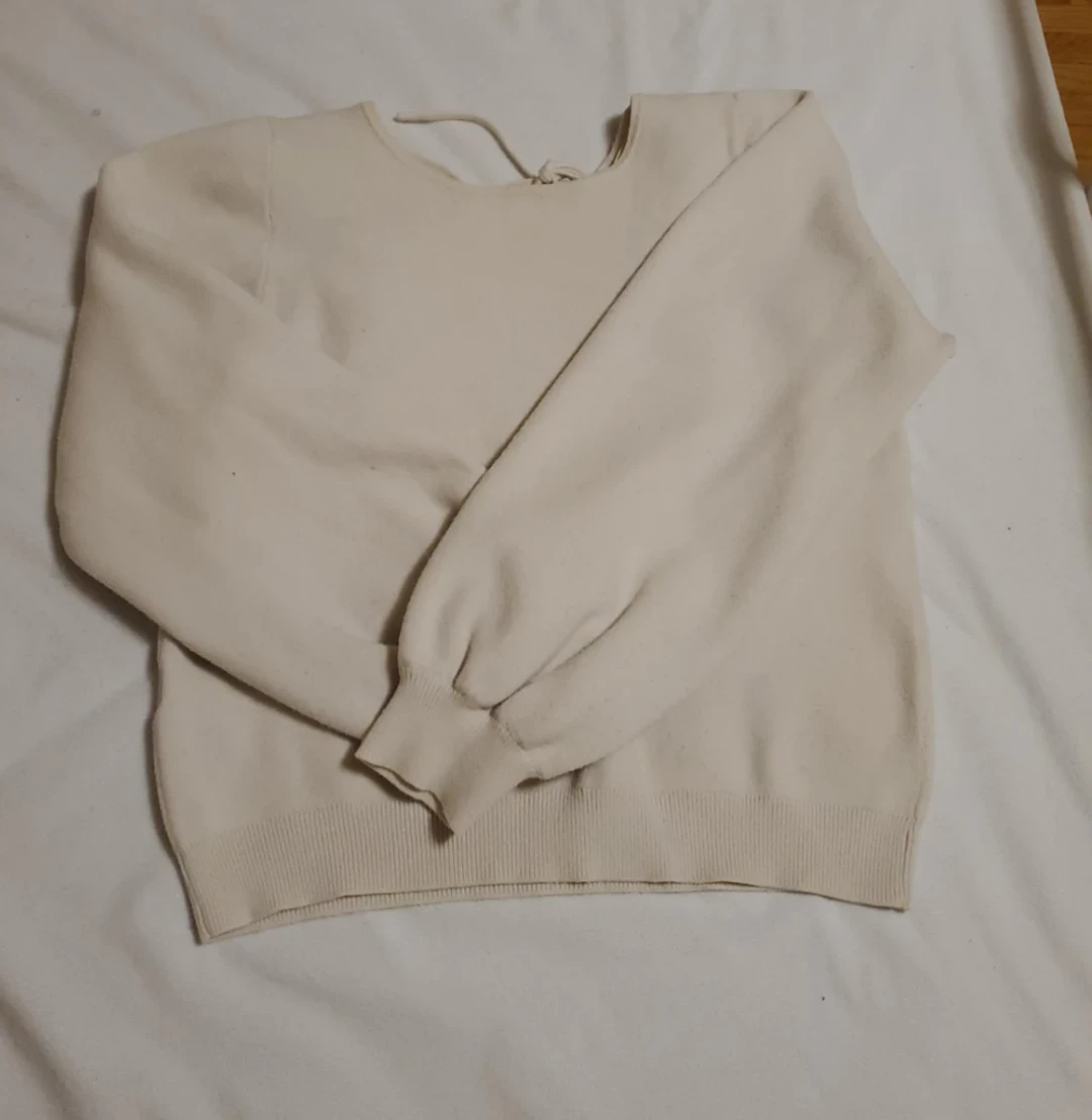 Cream-coloured Tie-Back Sweater