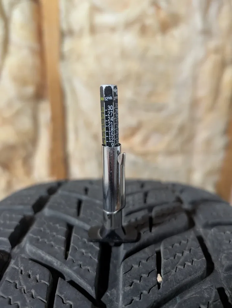 (4)-225/45R18 Winter Tires/Alloy Rims Off 2012 Kia Optima image indicator(5)