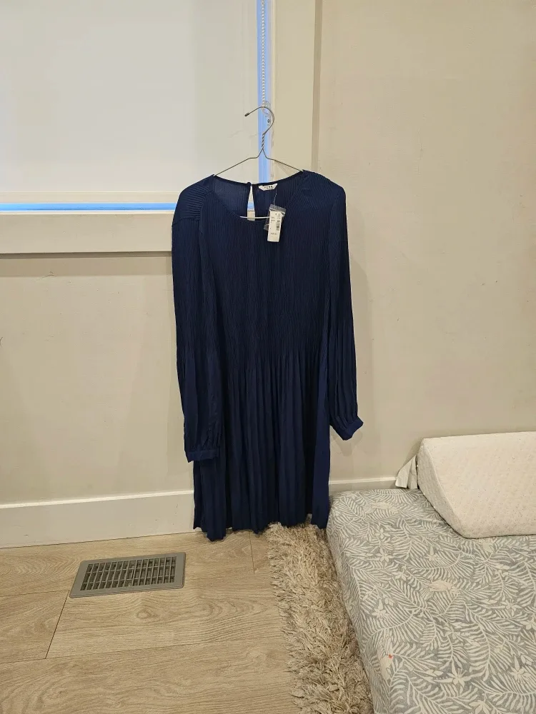 New PENN. Pennington Navy Pleated Dress - Size X image indicator(2)