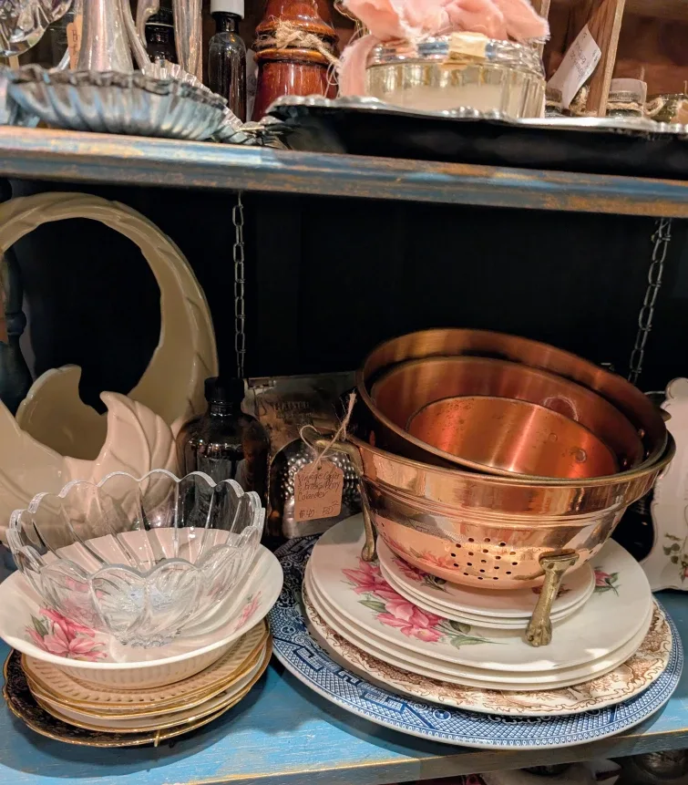 The Cottage Gallery Vintage and Antique Decor Items image indicator(6)