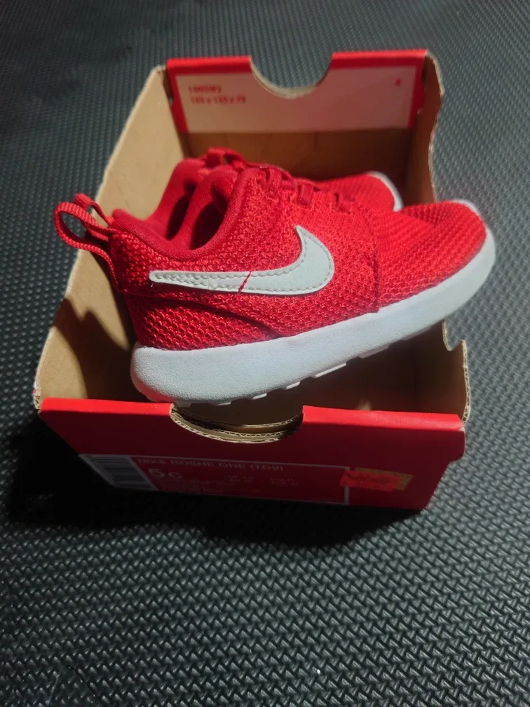 Nike Roshe One (TDV) Size 5C - Toddler Shoes