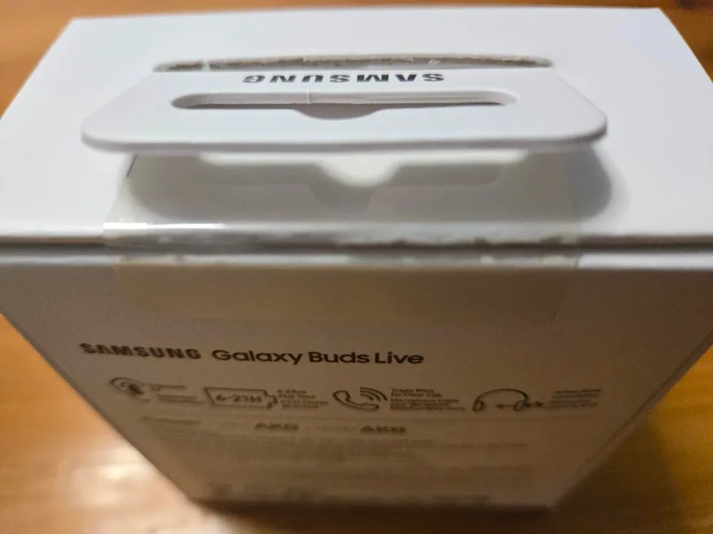 Samsung Galaxy Buds Live - Like New! image indicator(3)
