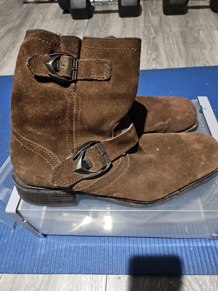 Brown Suede Ankle Boots - photo 3