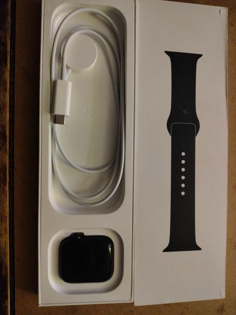 #cleanout New Apple Watch SE (2nd Gen) 40mm Midnight image indicator(2)