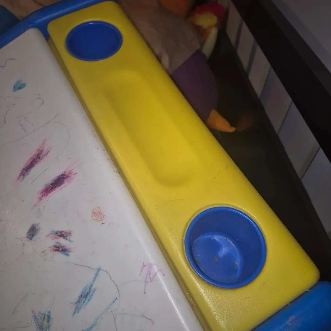 Little Tykes Kids' Activity Desk & Chair Set image indicator(4)