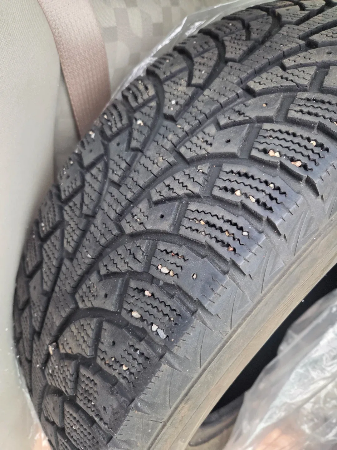 Hankook Winter i*Pike 225/65R17 Tires