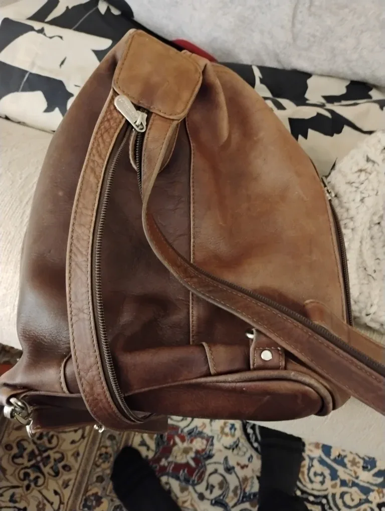 Piel Brown Leather Backpack image indicator(2)