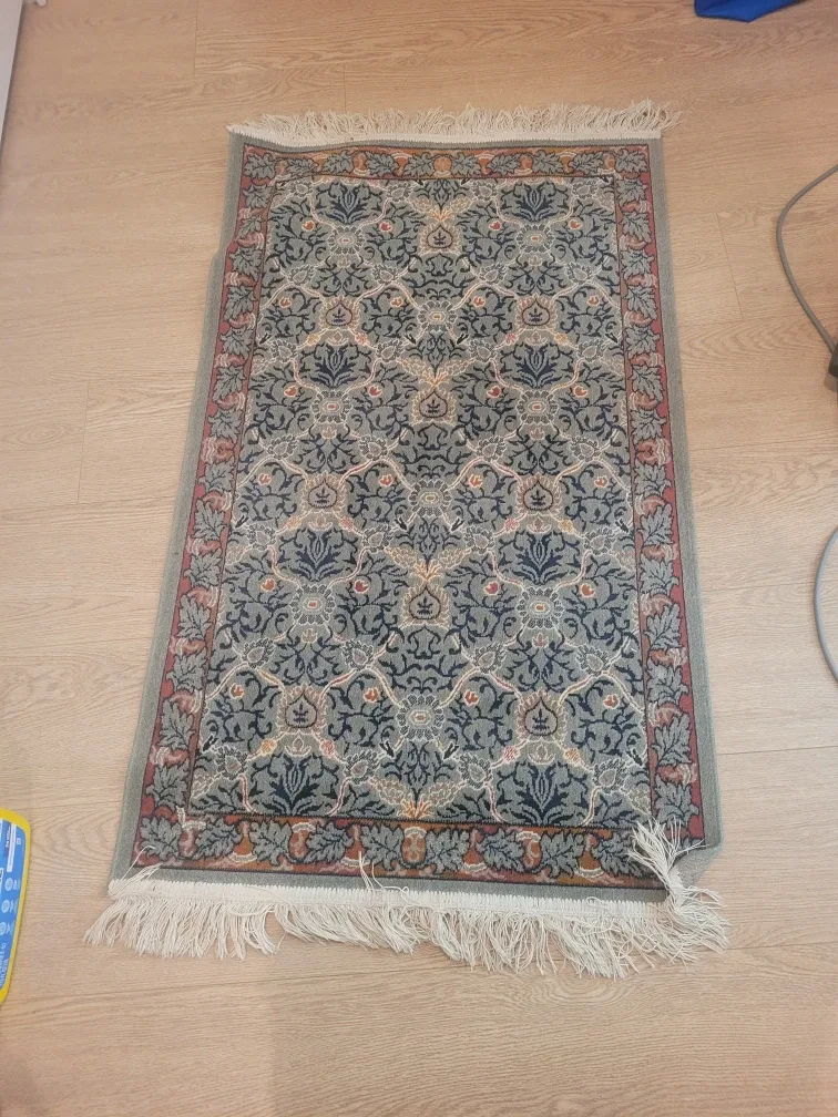 Vintage Floral Pattern Rug