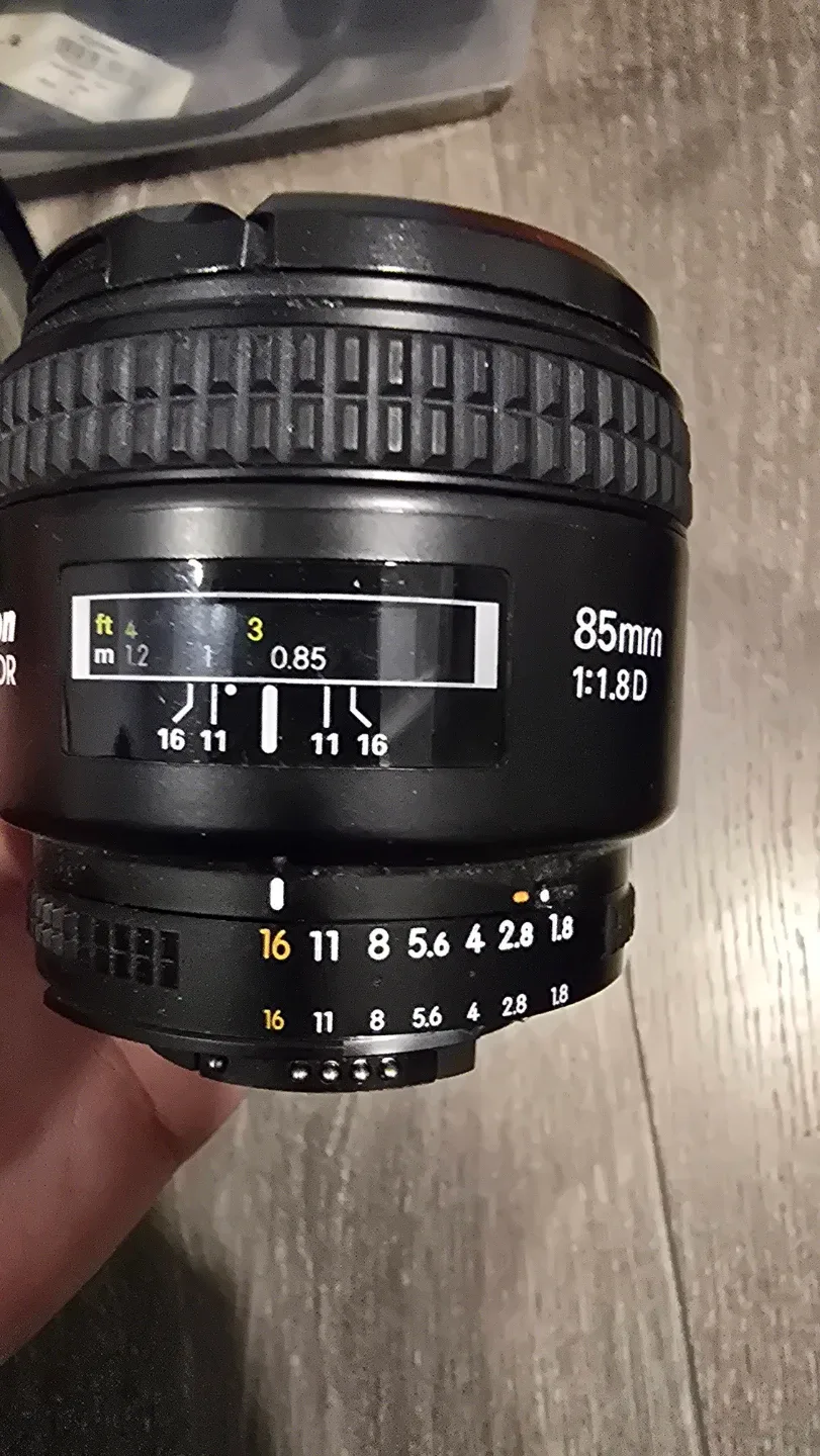 Nikon AF Nikkor 85mm f/1.8D Lens image indicator(2)