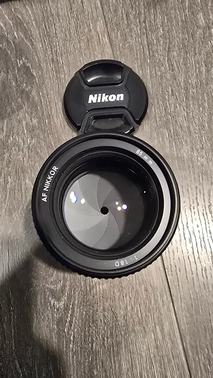 Nikon AF Nikkor 85mm f/1.8D Lens image indicator(3)