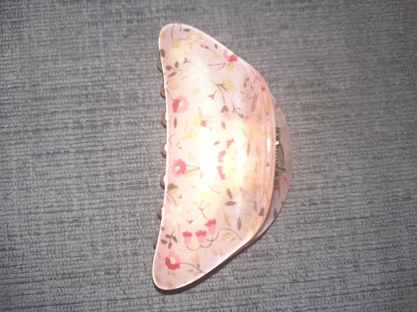 Floral Hair Claw Clips  pick up only in st.albert - photo 2
