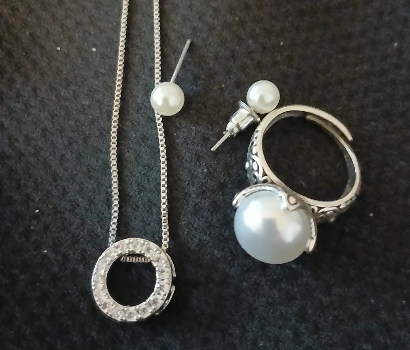 FAUX Jewellery Set - Ring, Earrings, Necklace image indicator(4)