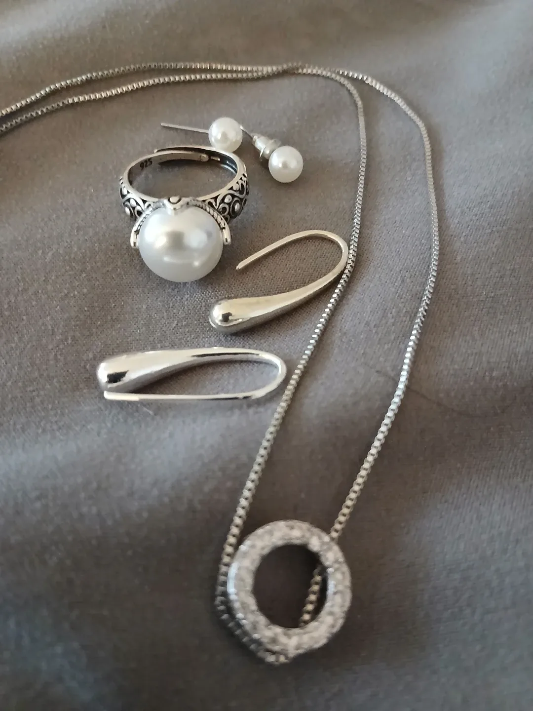 FAUX Jewellery Set - Ring, Earrings, Necklace image indicator(5)