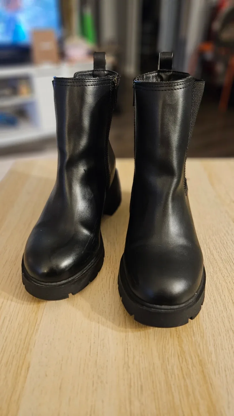 Black Platform Chelsea Boots - Size 9.5 Wide image indicator(2)