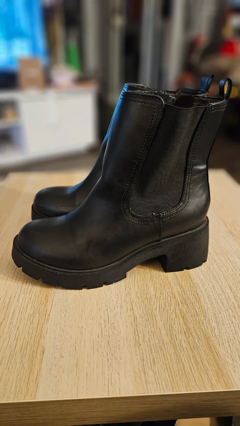 Black Platform Chelsea Boots - Size 9.5 Wide image indicator(4)