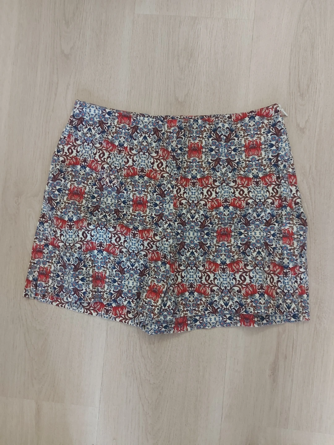 Zara Basic XS Floral Shorts