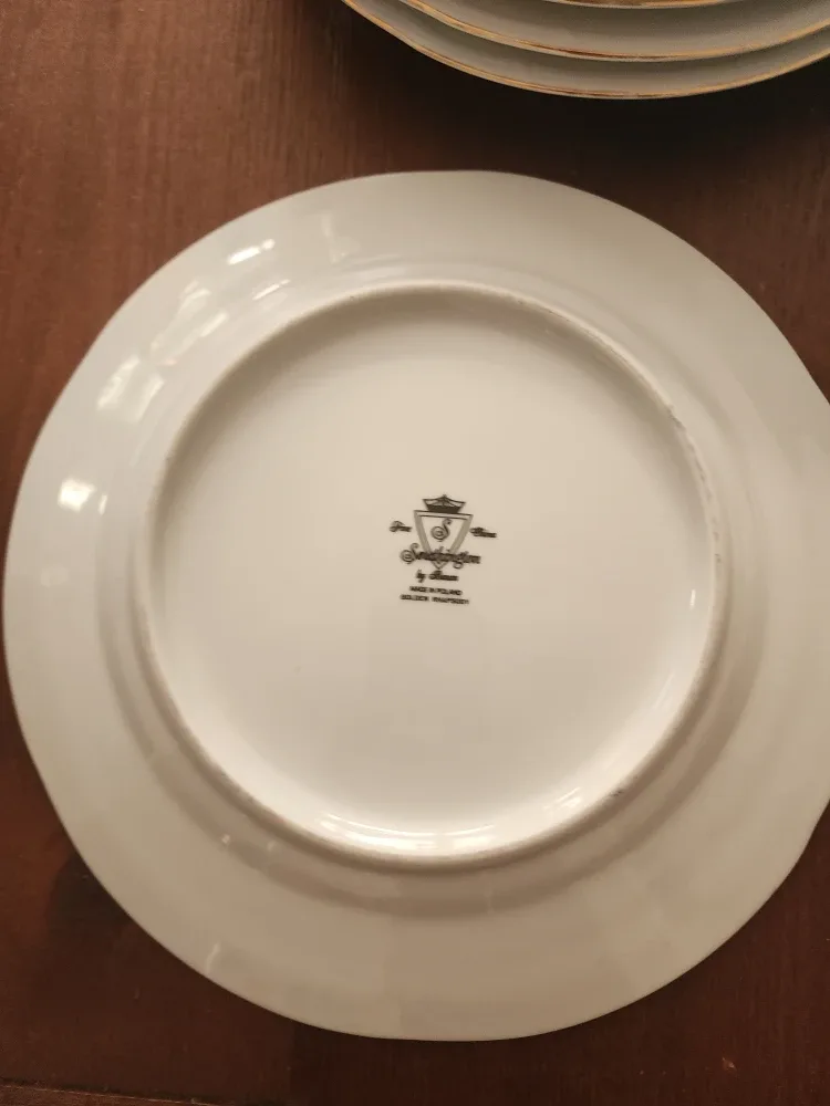 White & Gold Trimmed Plates image indicator(8)