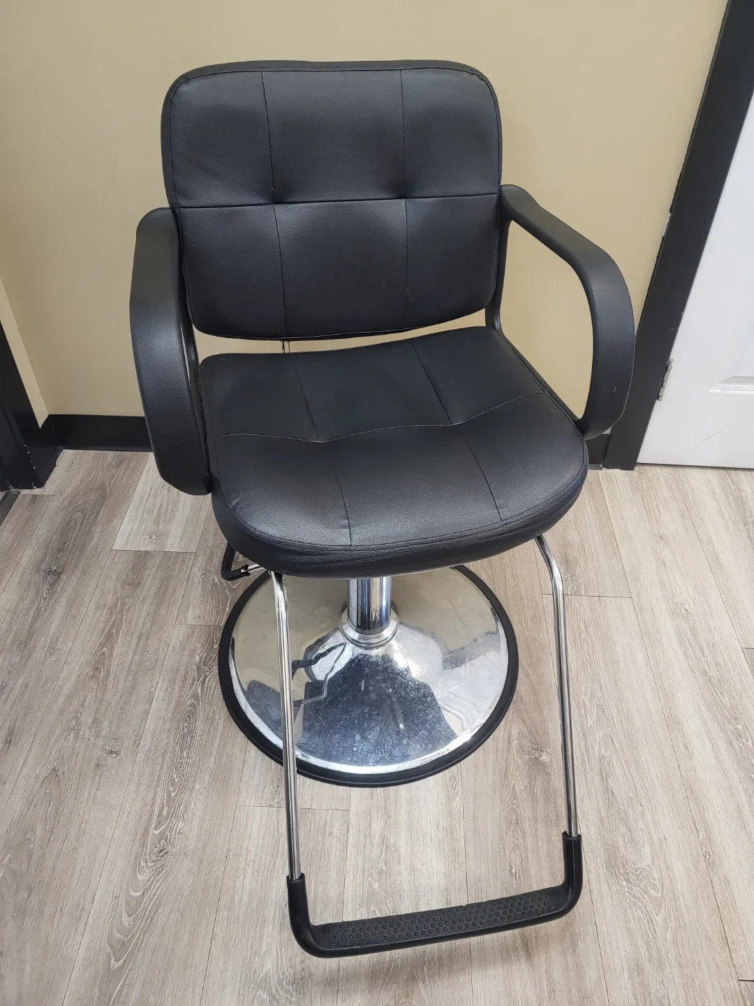 Black Adjustable Height Salon/Bar Stool