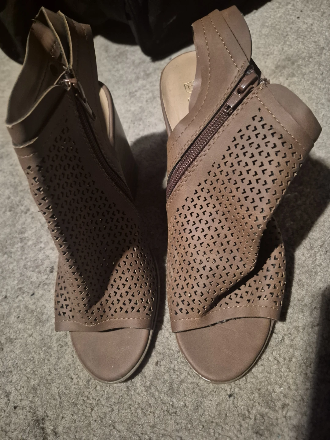 DL Women's Brown Heeled Sandals - Size 8 - photo 4