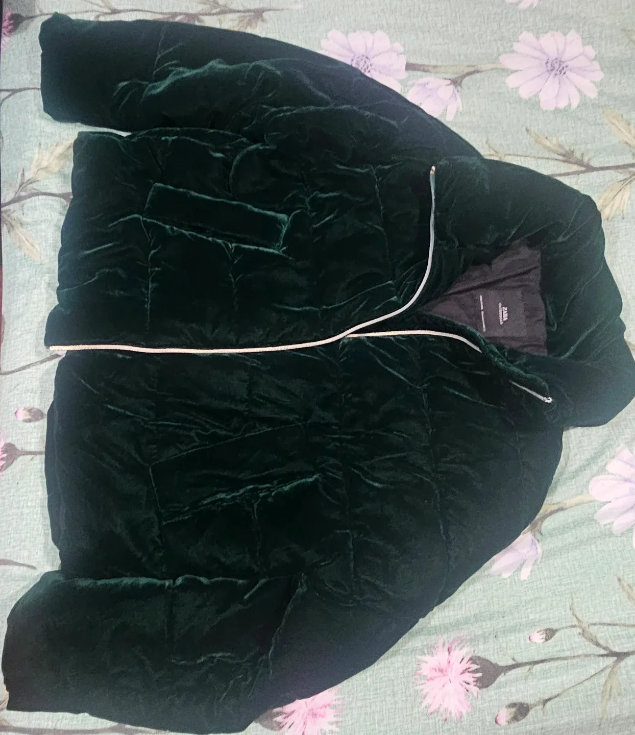 Zara Velvet Puffer Jacket - Green image indicator(3)