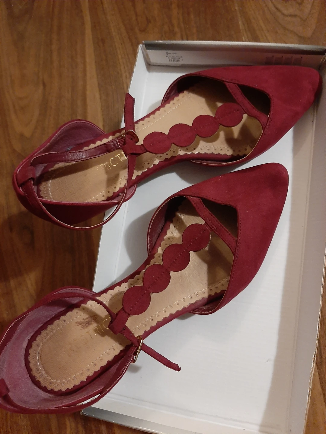Restricted Red Flats, Size 7