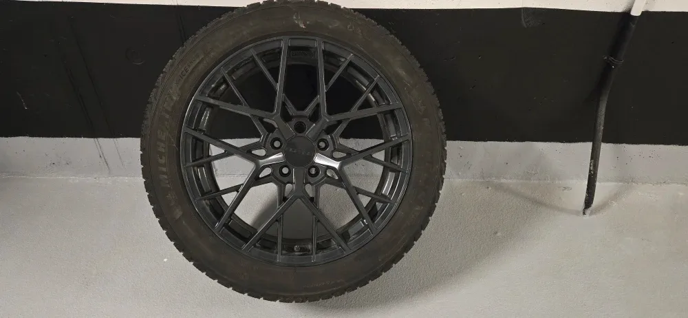 Michelin X-Ice Snow Tire 255/45R19 image indicator(2)