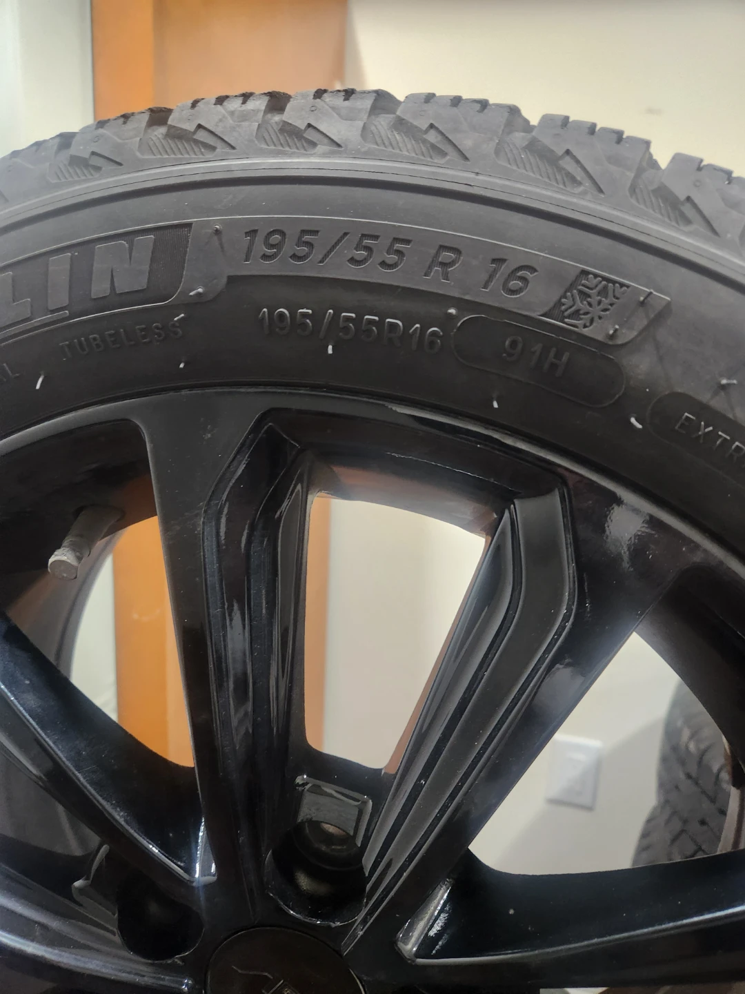 Michelin 195/55 R16 Winter Tires on Rims - Set of 4 - photo 3