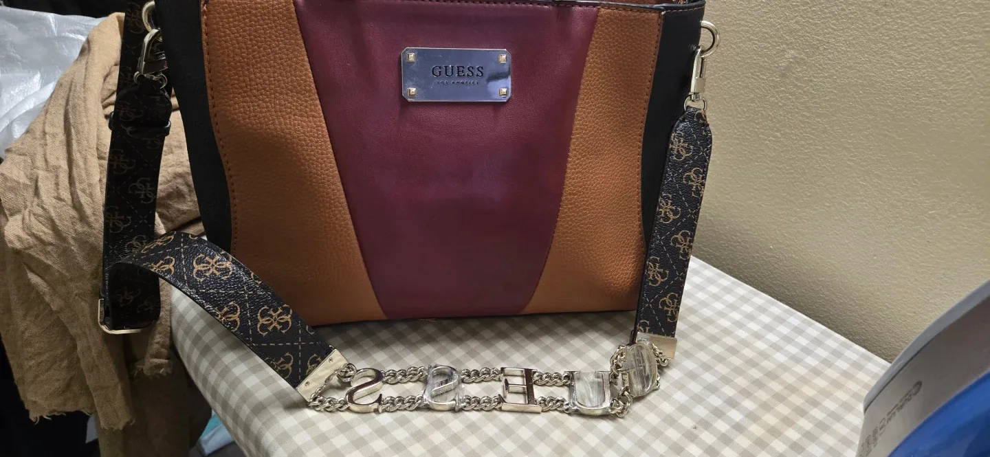 Guess Colourblock Shoulder Bag