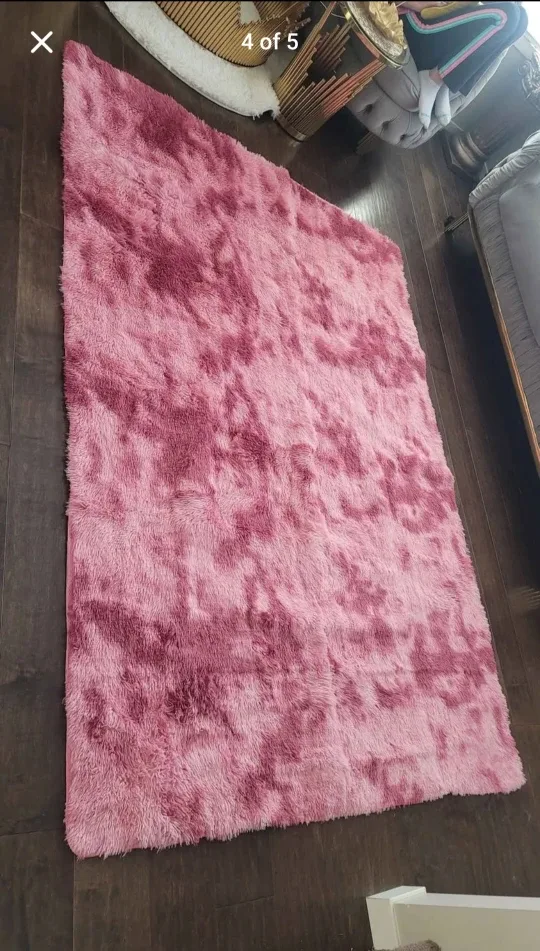 (New) Carpet size 90x63 inches