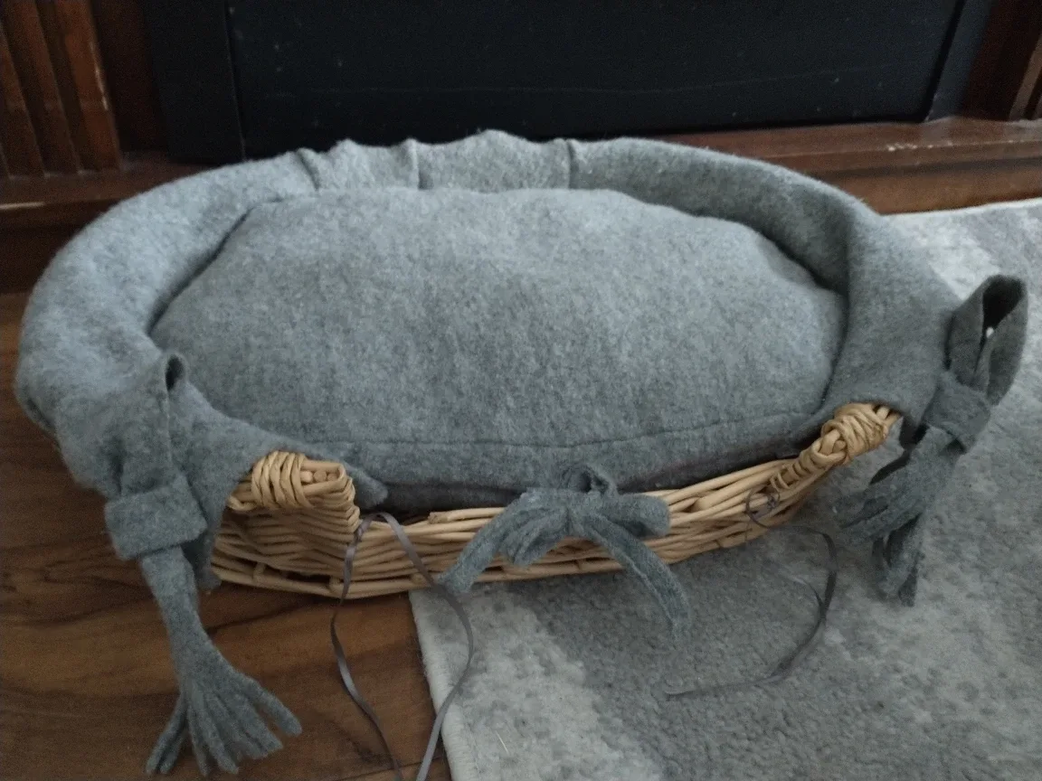 Wicker Pet Bed with Grey Cushion image indicator(2)