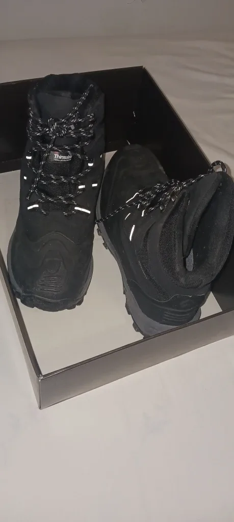 Thinsulate Black Winter Boots Size 7$ 50 image indicator(7)