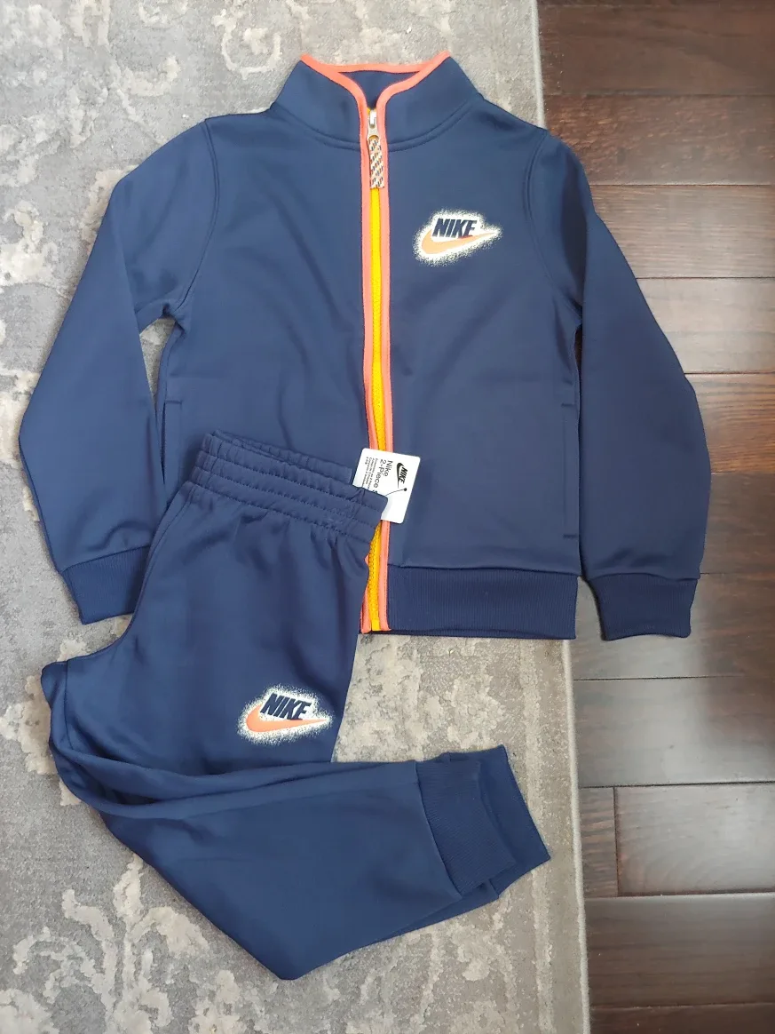 New Nike kids Tracksuit Size S-4/5T Blue