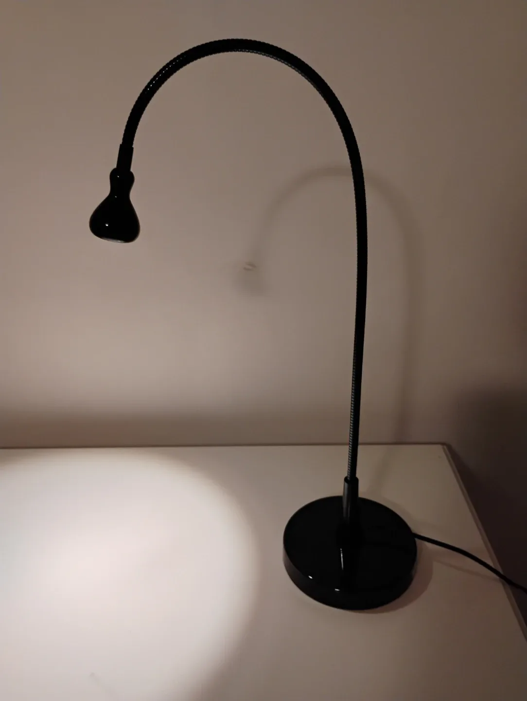 IKEA JANSJO Flexible Gooseneck Desk Lamp – Black image indicator(2)