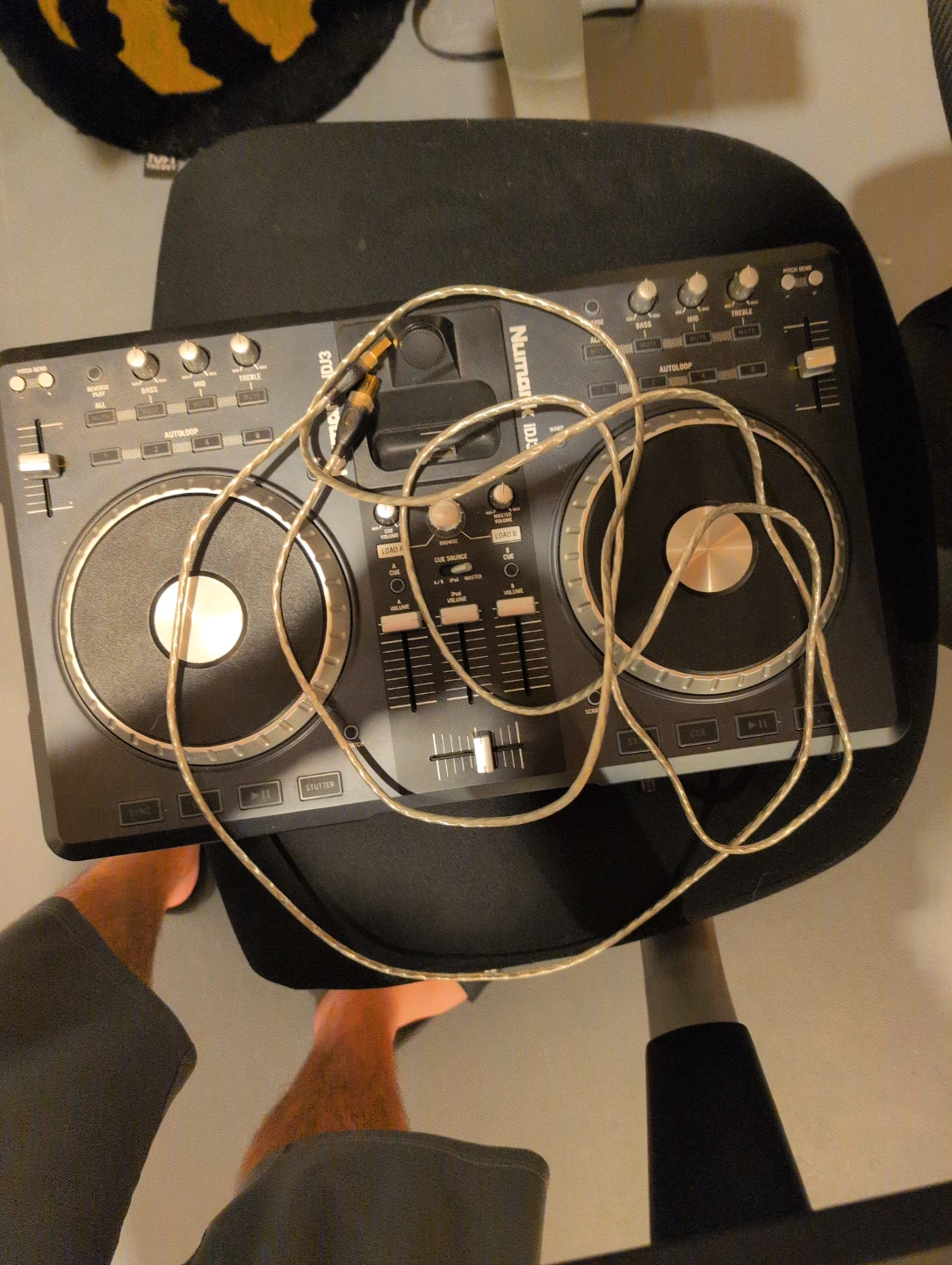 Numark iDJ3 DJ Controller - photo 2