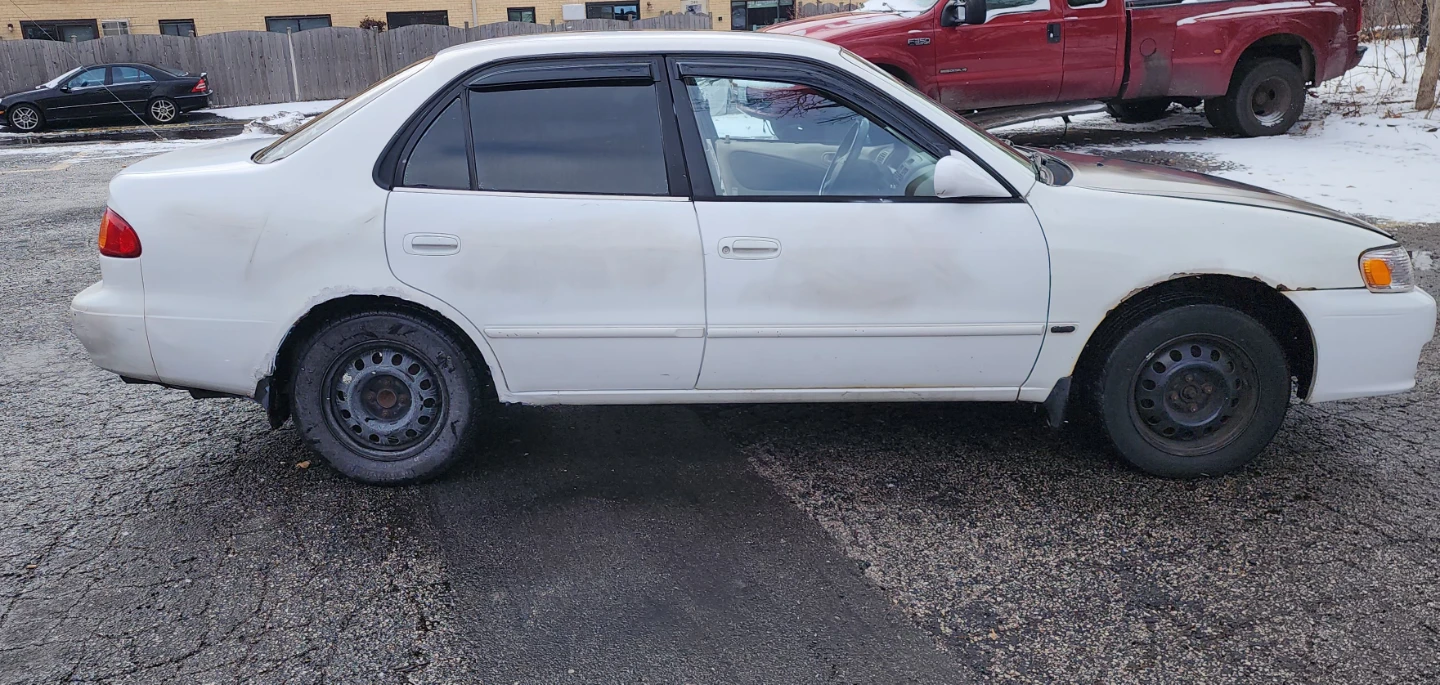 Toyota Corolla LE Sedan - White - photo 5
