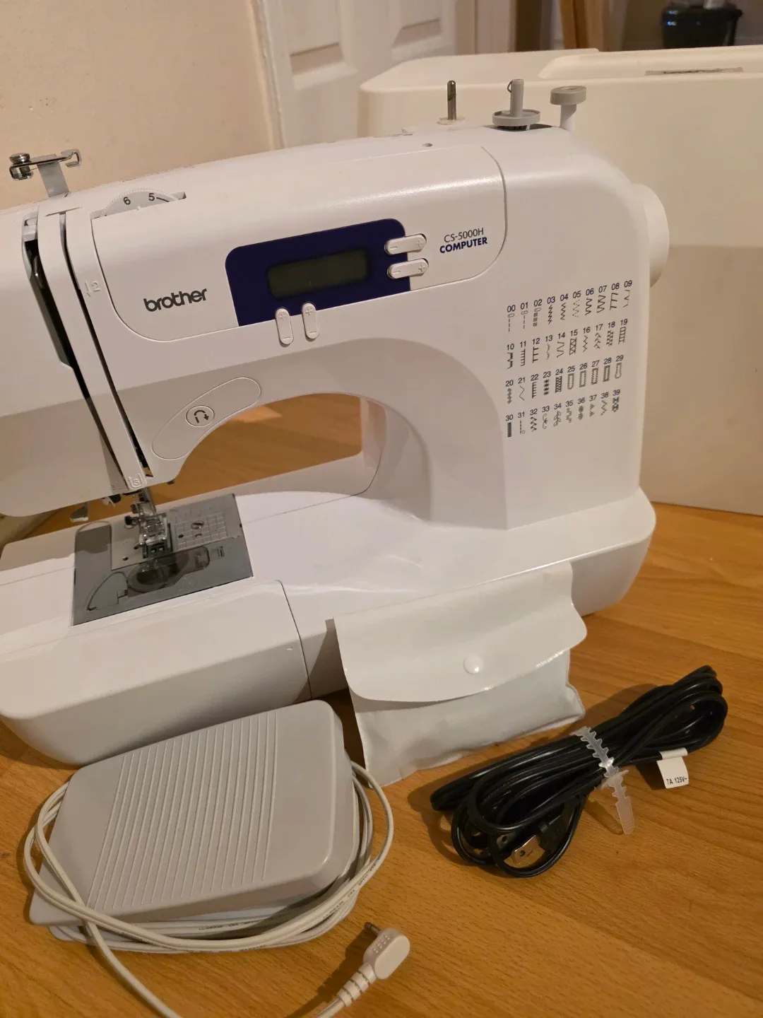 Brother CS-7000H Computerized Sewing Machine