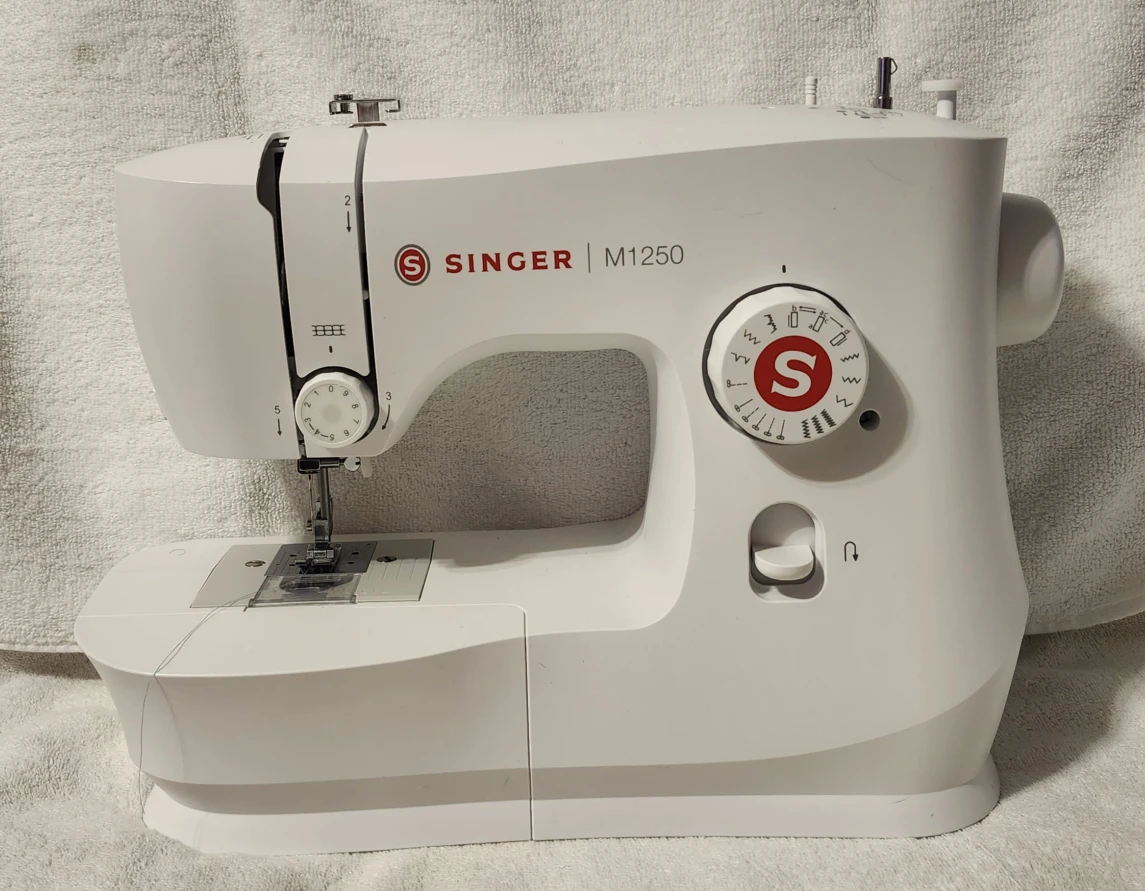 Singer M1250 Sewing Machine - Pre-owned - photo 3