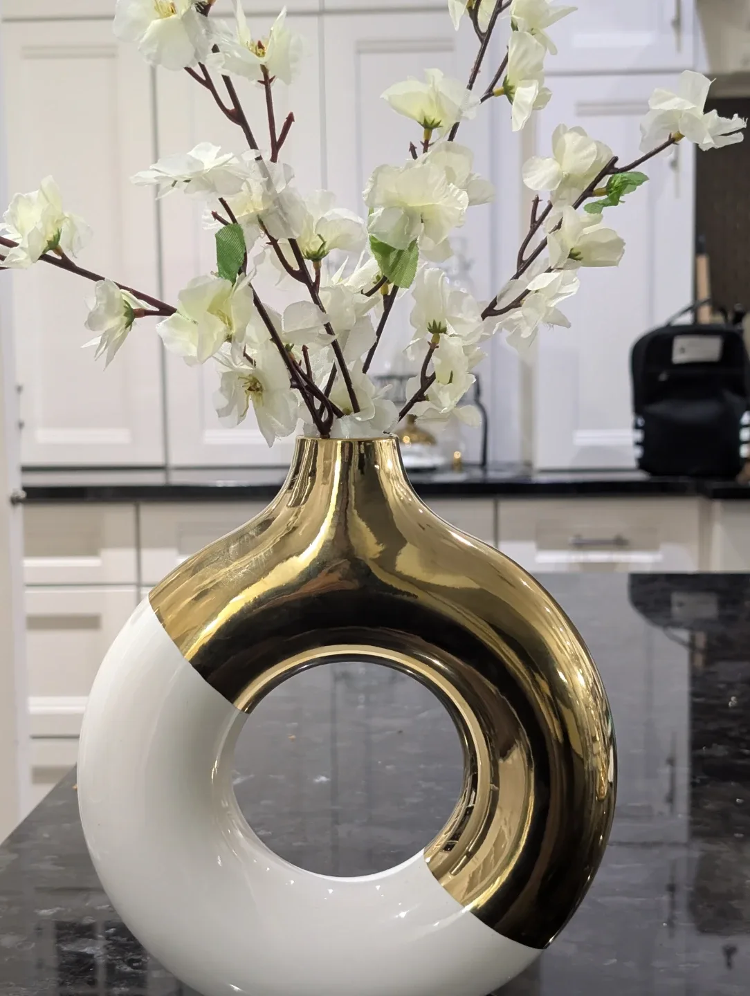 Ceramic Donut Vase - Gold & White image indicator(2)