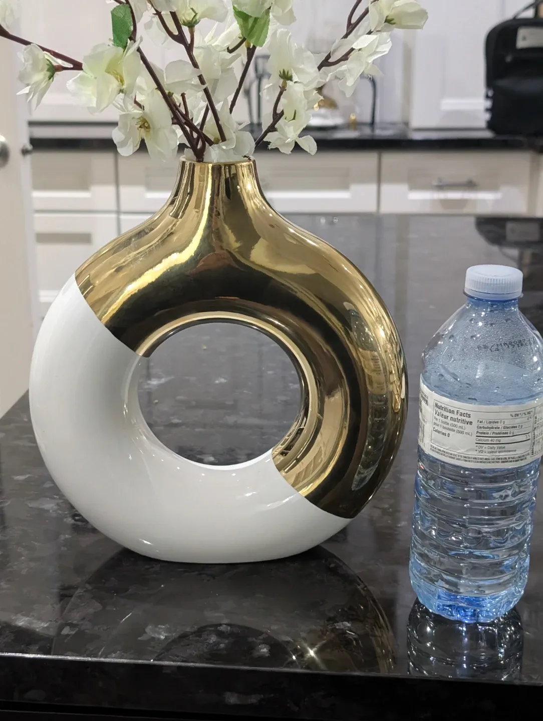 Ceramic Donut Vase - Gold & White image indicator(4)