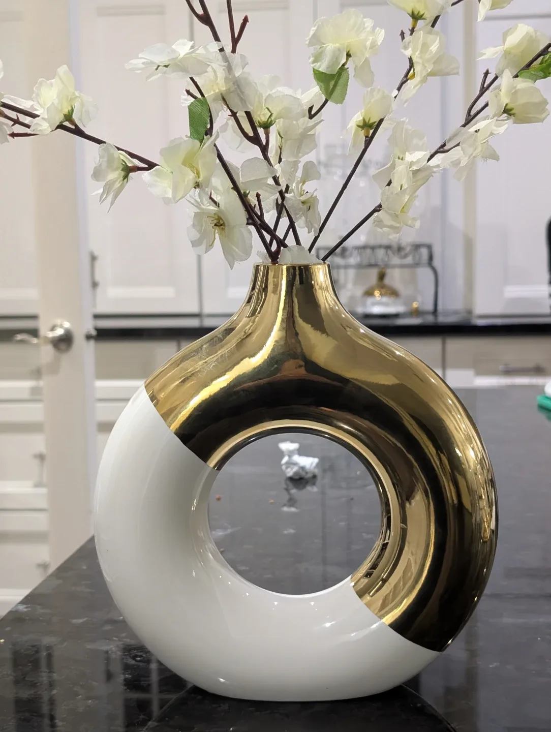 Ceramic Donut Vase - Gold & White image indicator(9)