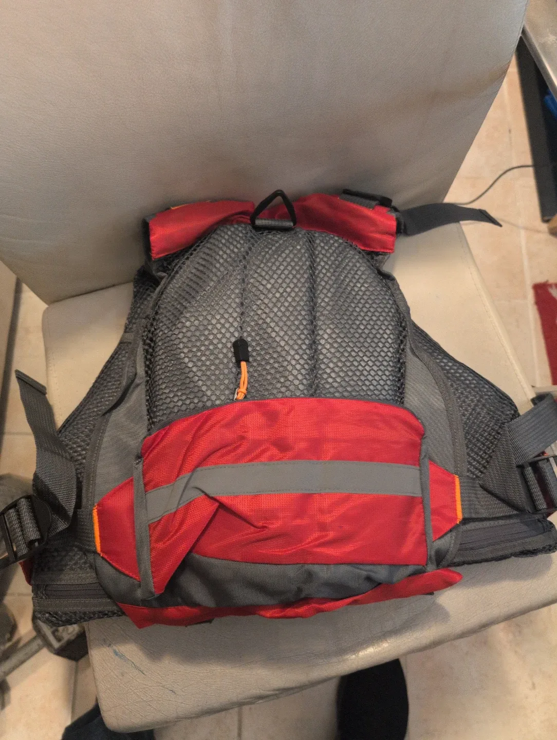 Fishing Vest - Red/Black image indicator(2)