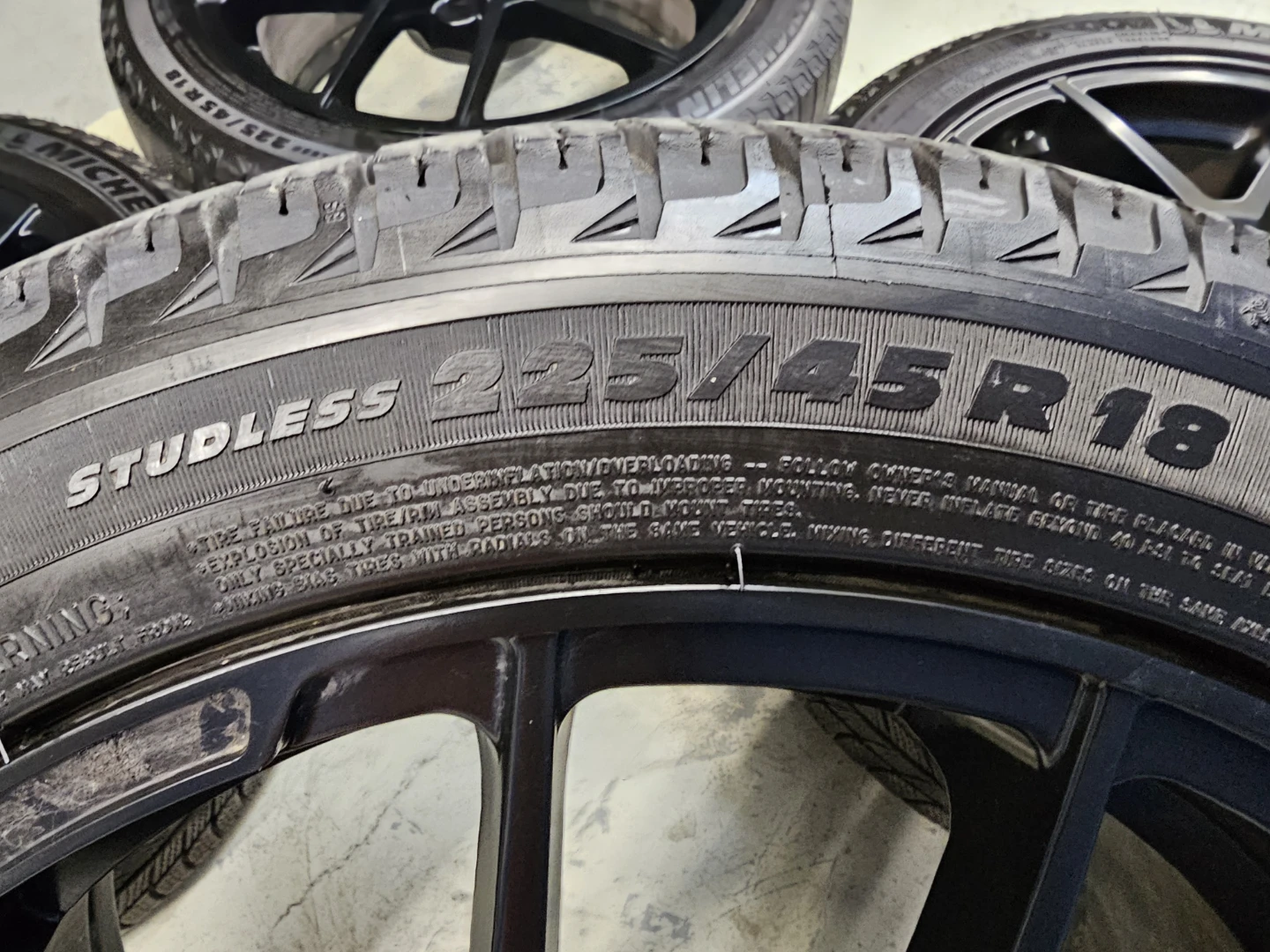 MERCEDES BENZ C-CLASS WINTER TIRES ON ALLOY RIMS 225/45 R18 - photo 3