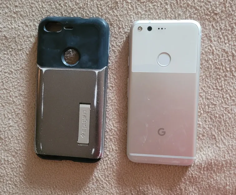 Google Pixel 1st Gen - Includes Case # clearout image indicator(3)