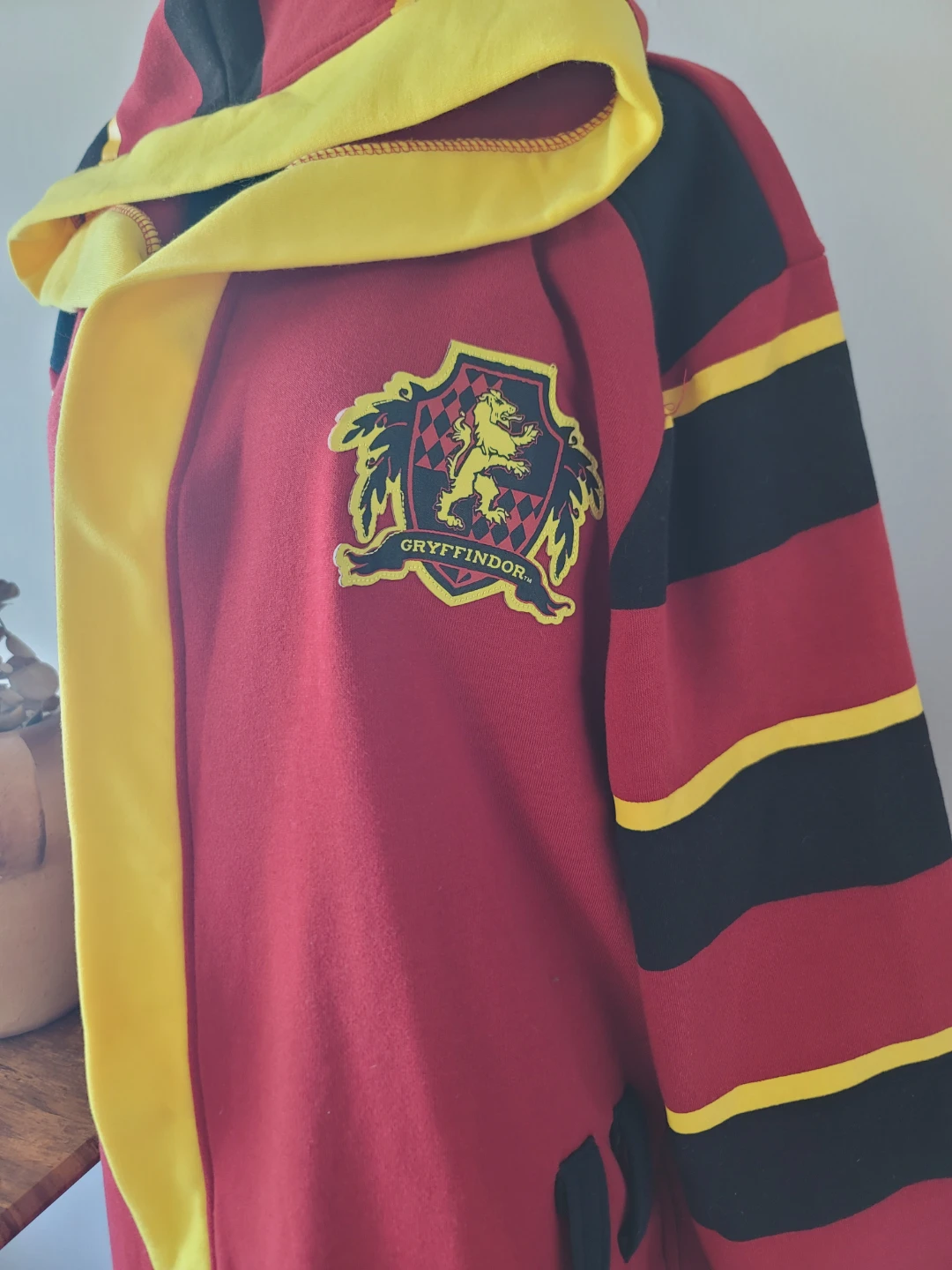 Harry Potter Gryffindor Robe - Size L/XL - photo 4
