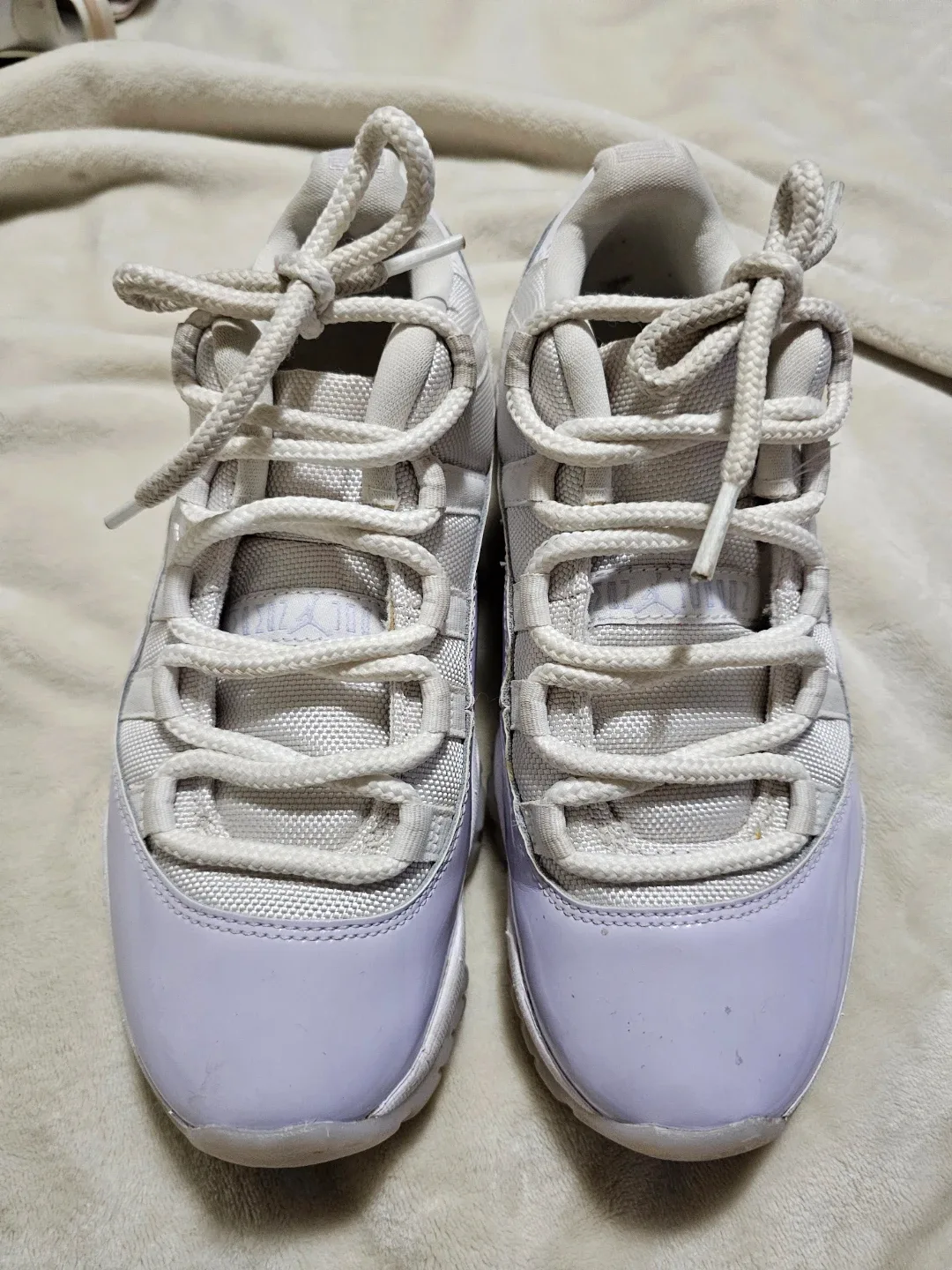 Air Jordan 11 Retro Low Pure Violet image indicator(2)